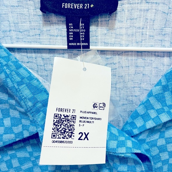 Forever 21 NWT Size 2X Women’s button up blouse in two tone blue. Short sleeve - Picture 6 of 8